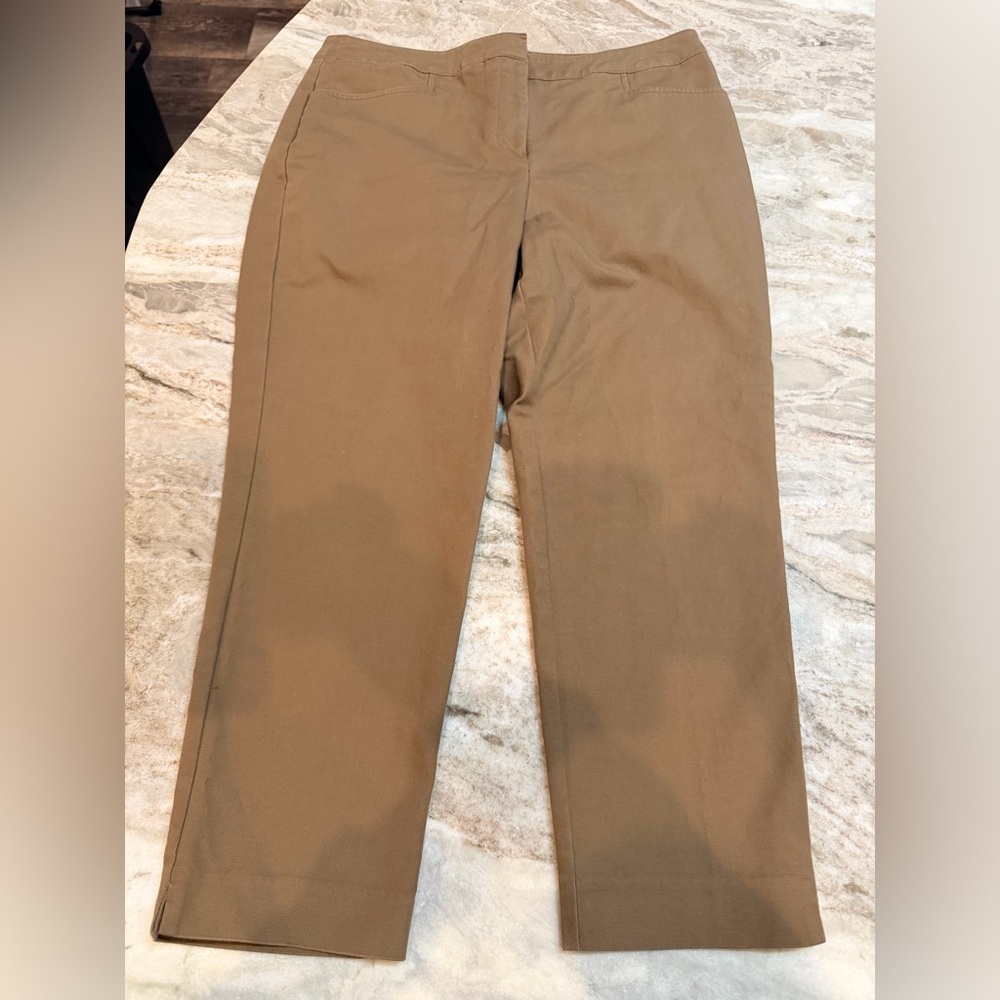 Chico’s Fabulously Slimming Khaki Pants Women’s Size 1 Stretch